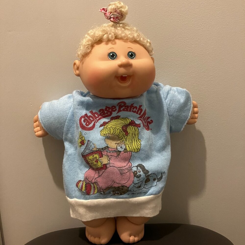 Cabbage Patch Kids Girl Doll Curly Hair Blue Eyes